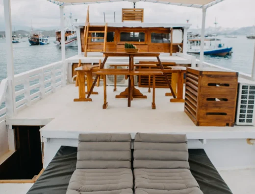 PRIVATE TOUR KOMODO — Boat in Komodo National Park, Labuan Bajo