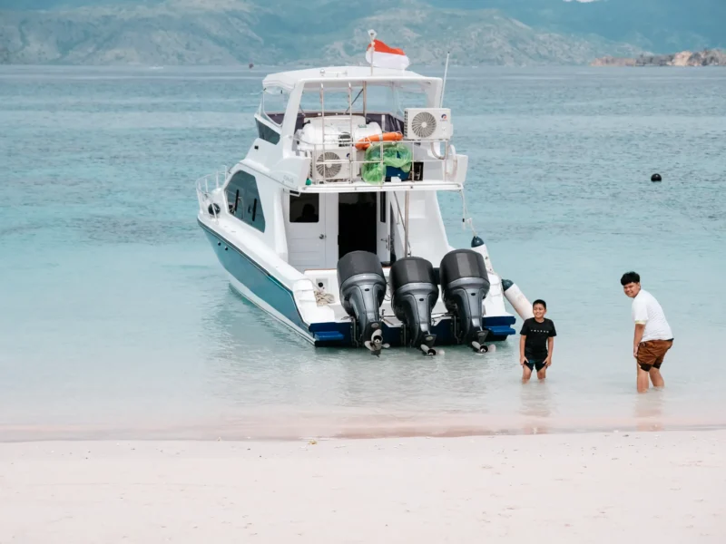 Tagesausflug mit dem Schnellboot ELORA – Boot in Labuan Bajo (Stadt), Labuan Bajo