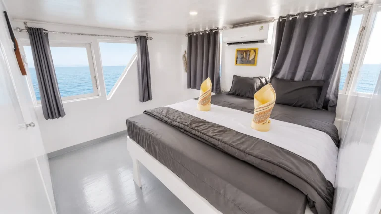 Sailing Komodo 3D2N with QUEEN ELYONA Semi Phinisi 4 Cabin — Boat in Labuan Bajo Town, Labuan Bajo