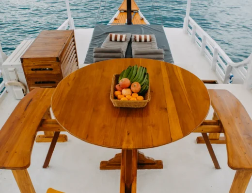 PRIVATE TOUR KOMODO — Boat in Komodo National Park, Labuan Bajo