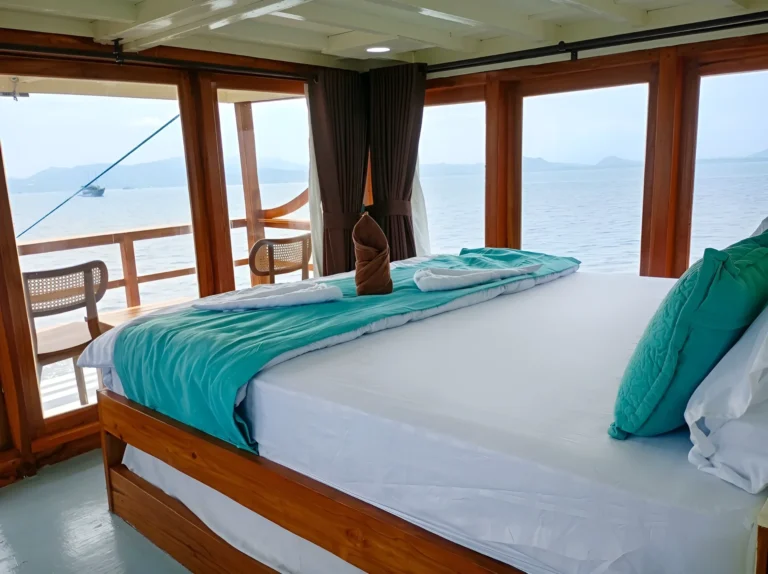 Charter Sailing Trip Komodo National Park — Boat in Komodo National Park, Labuan Bajo