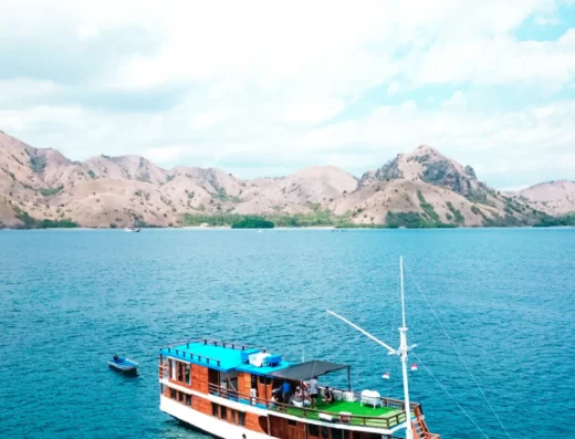 Charter Superior Boat Komodo Tour — Boat in Komodo National Park, Labuan Bajo