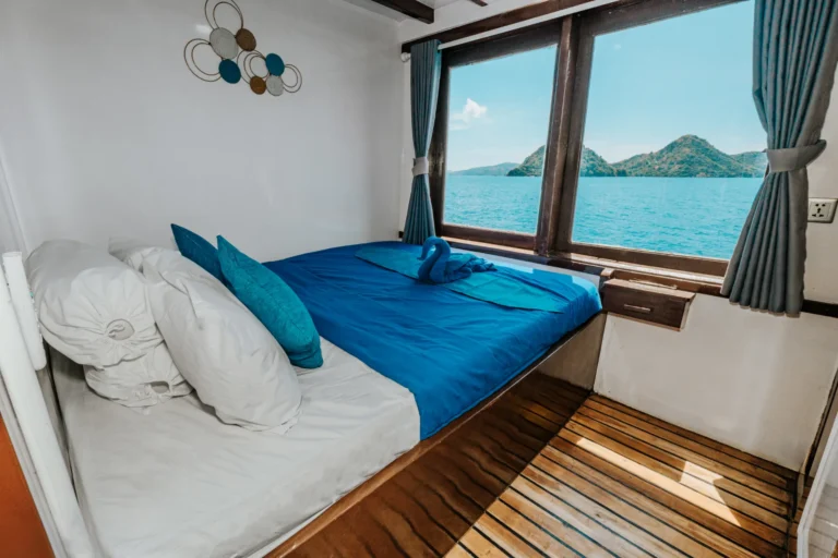 Circuit Komodo en phinisi Deluxe — Bateau à Parc national de Komodo, Labuan Bajo