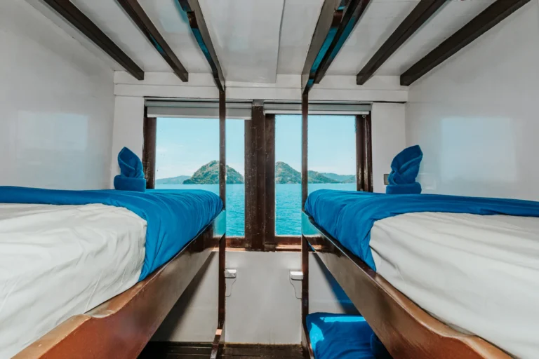 Circuit Komodo en phinisi Deluxe — Bateau à Parc national de Komodo, Labuan Bajo