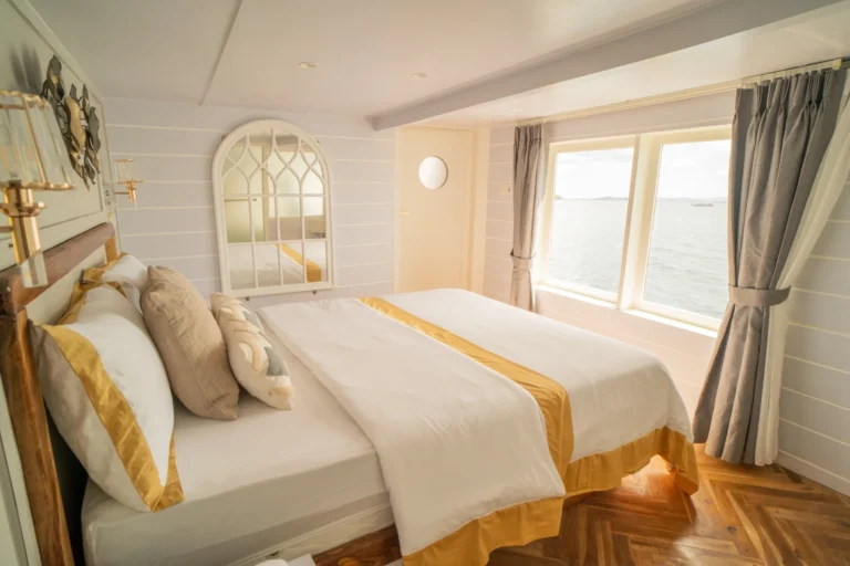 Luxury Boat Sailing Komodo 3D2N — Kapal di Taman Nasional Komodo, Labuan Bajo
