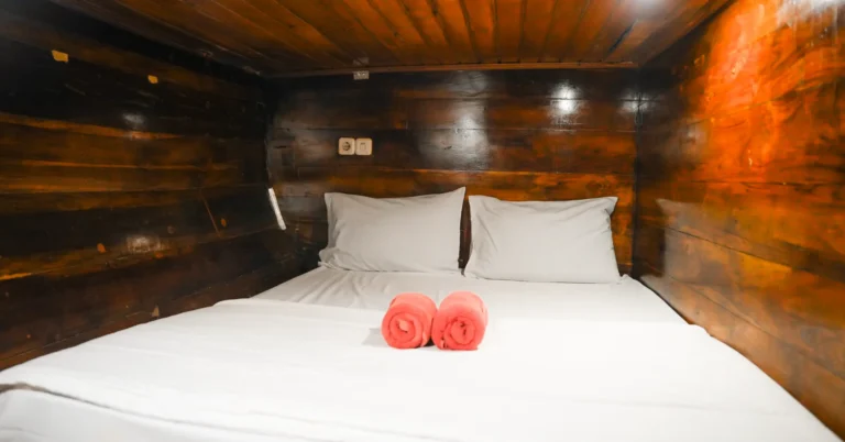 Sailing Komodo Tour 3D2N — ラブアンバジョ市街, ラブアンバジョのボート
