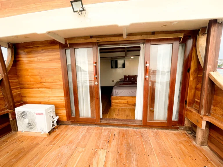 Sailing Komodo 3D2N with Naturall 01 Phinisi 4 Cabin — Boat in Labuan Bajo Town, Labuan Bajo