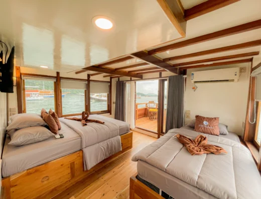 Sailing Komodo 3D2N with Naturall 01 Phinisi 4 Cabin — Boat in Labuan Bajo Town, Labuan Bajo