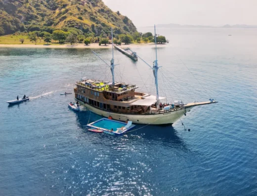 Leticia Deluxe Explore Komodo 3D2N — コモド国立公園, ラブアンバジョのボート